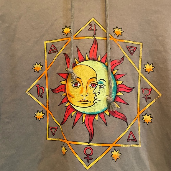 Cropped Pullover - Picture 2 of 3